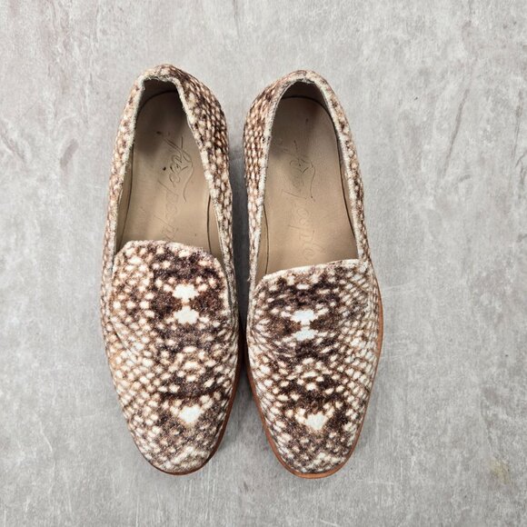 Free People Slip On Shoes Size 6 Brown Velour Animal Print Preppy Loafers - Picture 2 of 10